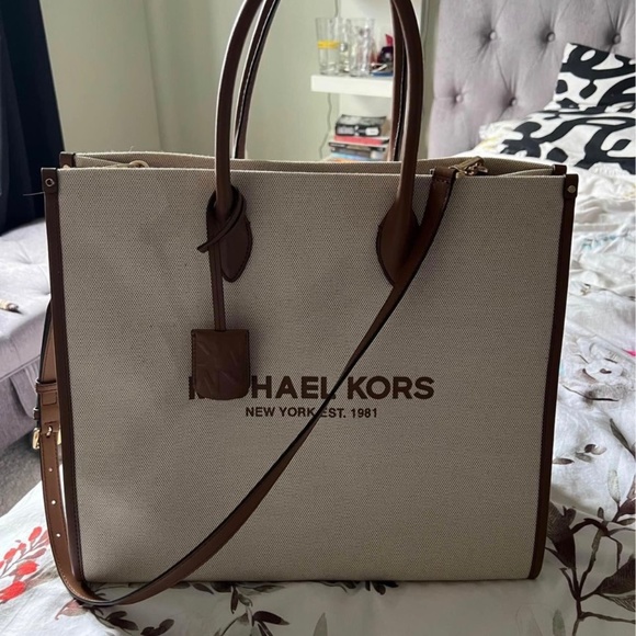 Michael Kors - Large - Picture 2 of 5